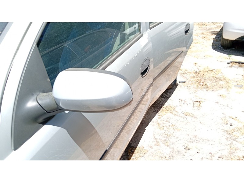 opel corsa c (x01) del año 2001
