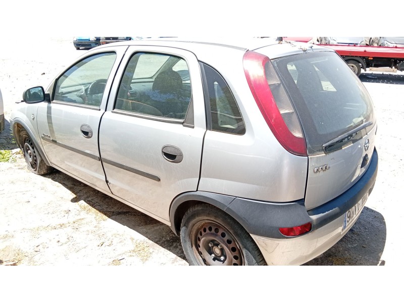 opel corsa c (x01) del año 2001