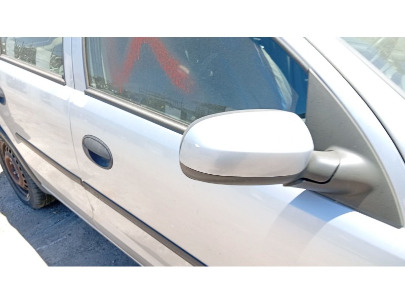 opel corsa c (x01) del año 2001