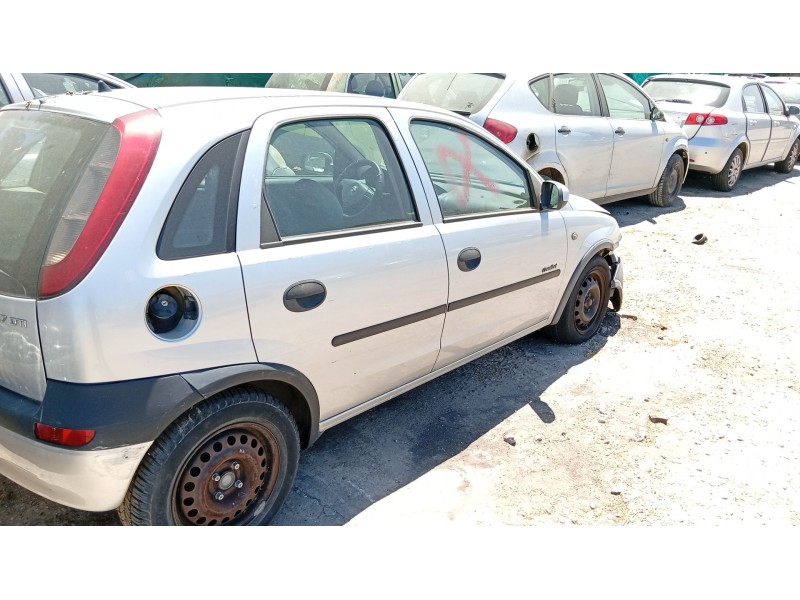 opel corsa c (x01) del año 2001