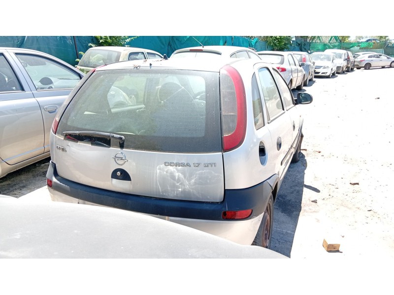 opel corsa c (x01) del año 2001