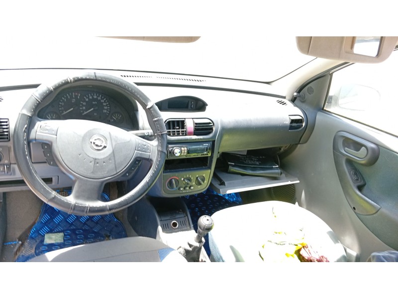 opel corsa c (x01) del año 2001