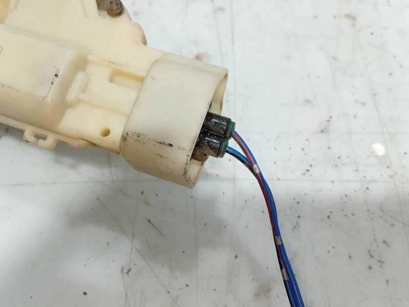Recambio de cerradura puerta trasera izquierda para toyota yaris (_p1_) 1.0 (scp10_) referencia OEM IAM   
