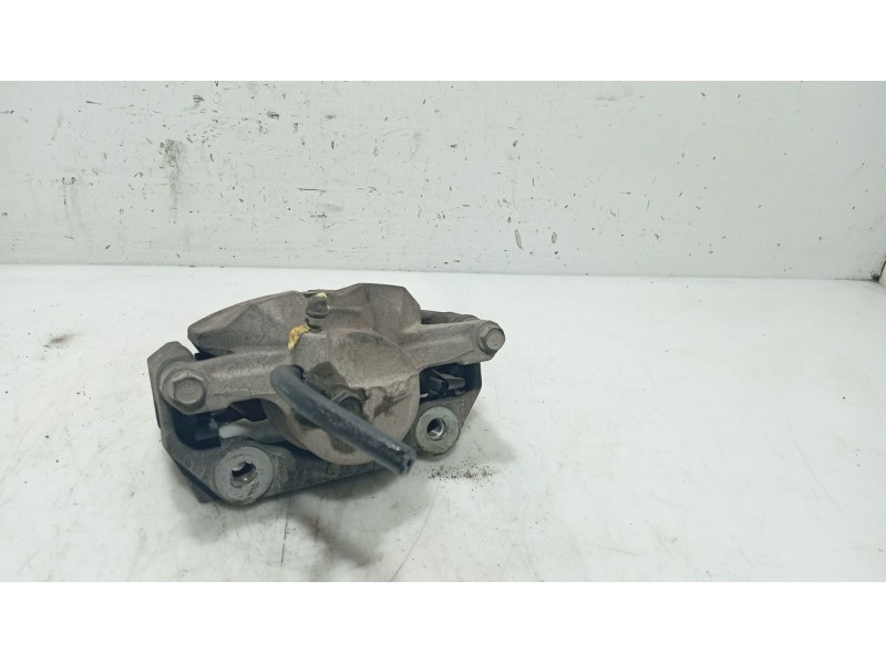 Recambio de pinza freno delantera derecha para lexus is ii (_e2_) 220d (ale20) referencia OEM IAM 4773053060  