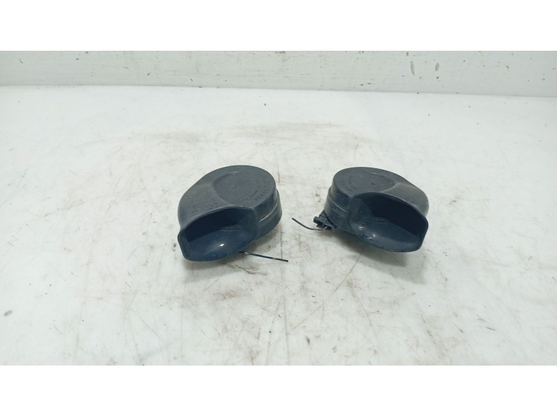 Recambio de claxon para lexus is ii (_e2_) 220d (ale20) referencia OEM IAM 8651030700 / 8652030610  