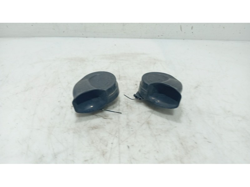 Recambio de claxon para lexus is ii (_e2_) 220d (ale20) referencia OEM IAM 8651030700 / 8652030610  