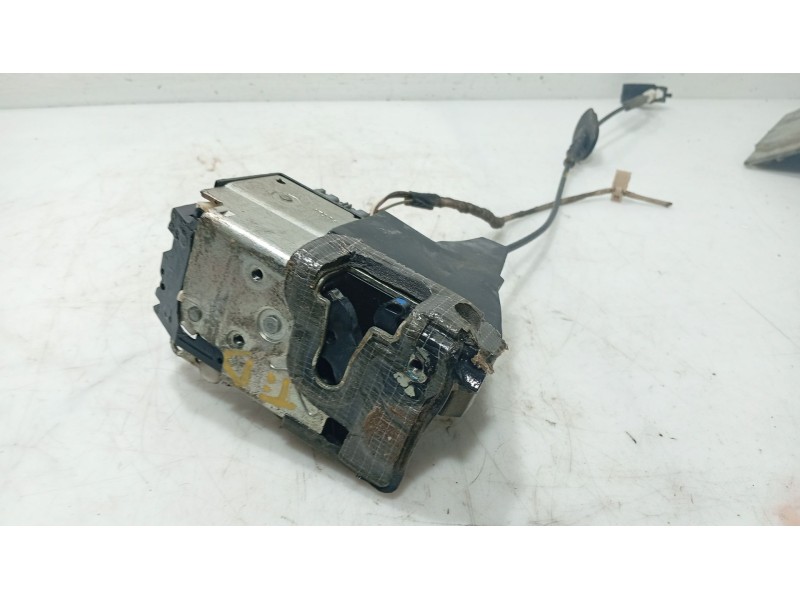 Recambio de cerradura puerta trasera derecha para ford fusion (ju_) 1.4 referencia OEM IAM 1372480  