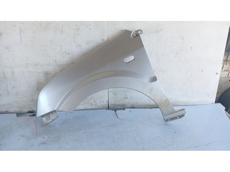 Recambio de aleta delantera izquierda para ford fusion (ju_) 1.4 referencia OEM IAM 1420115  