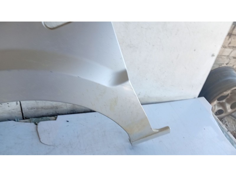 Recambio de aleta delantera izquierda para ford fusion (ju_) 1.4 referencia OEM IAM 1420115  