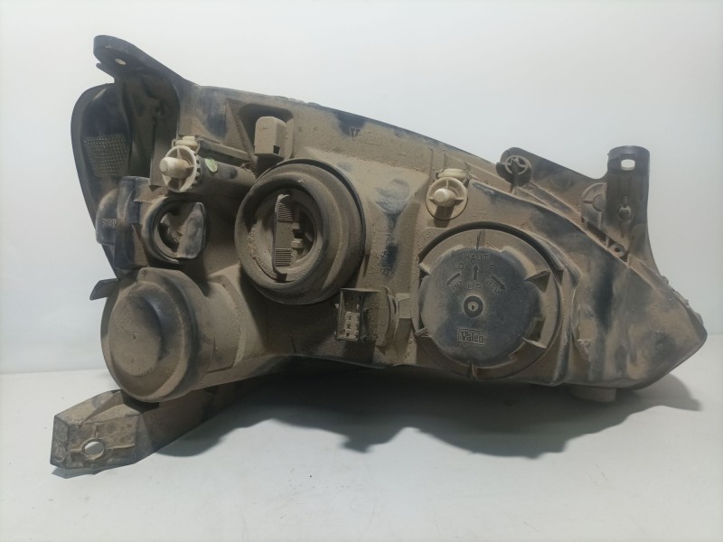 Recambio de faro izquierdo para opel corsa c referencia OEM IAM 09114329  