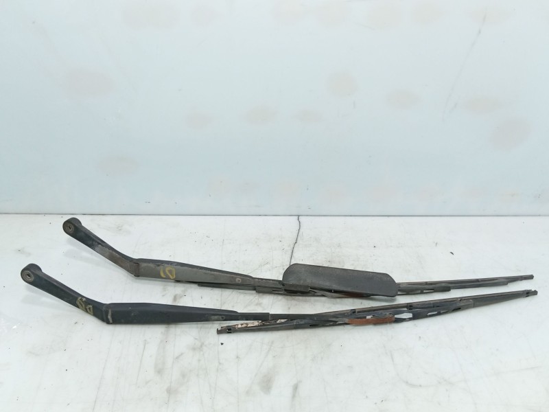 Recambio de brazo limpia delantero izquierdo para ssangyong rexton referencia OEM IAM   