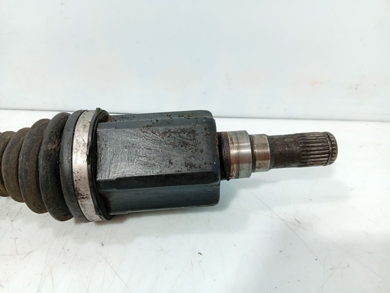 Recambio de transmision delantera izquierda para ssangyong rexton referencia OEM IAM   