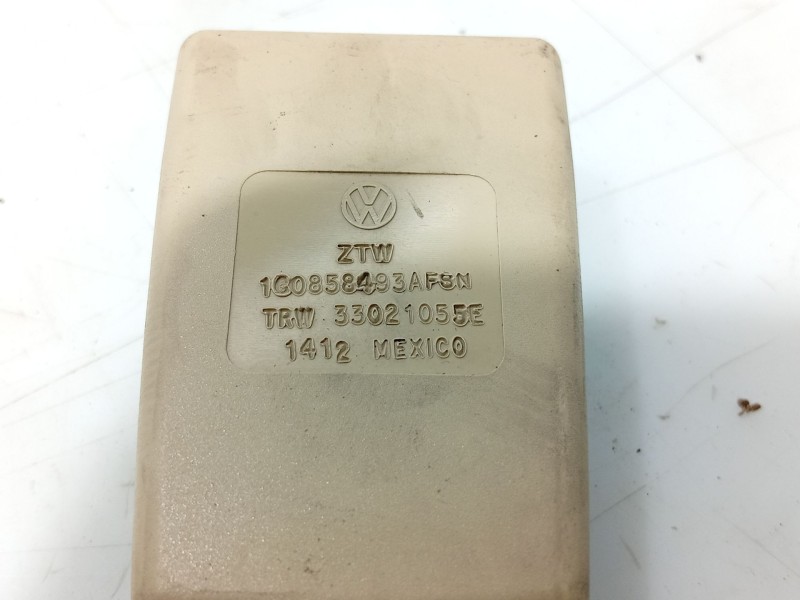 Recambio de anclaje cinturon trasero derecho para volkswagen new beetle (9c1, 1c1) 1.6 referencia OEM IAM   