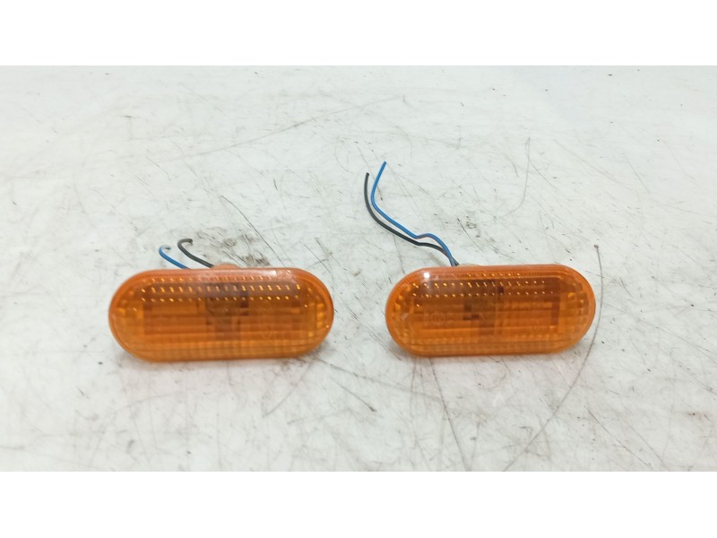 Recambio de piloto lateral izquierdo para ford fusion (ju_) 1.4 referencia OEM IAM 1336185  