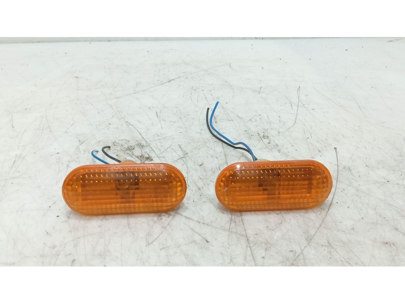 Recambio de piloto lateral izquierdo para ford fusion (ju_) 1.4 referencia OEM IAM 1336185  