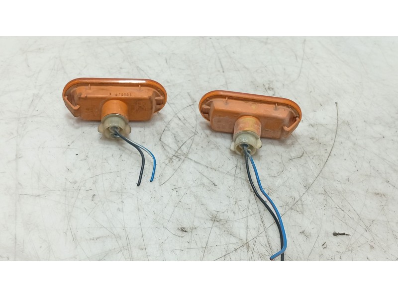 Recambio de piloto lateral izquierdo para ford fusion (ju_) 1.4 referencia OEM IAM 1336185  