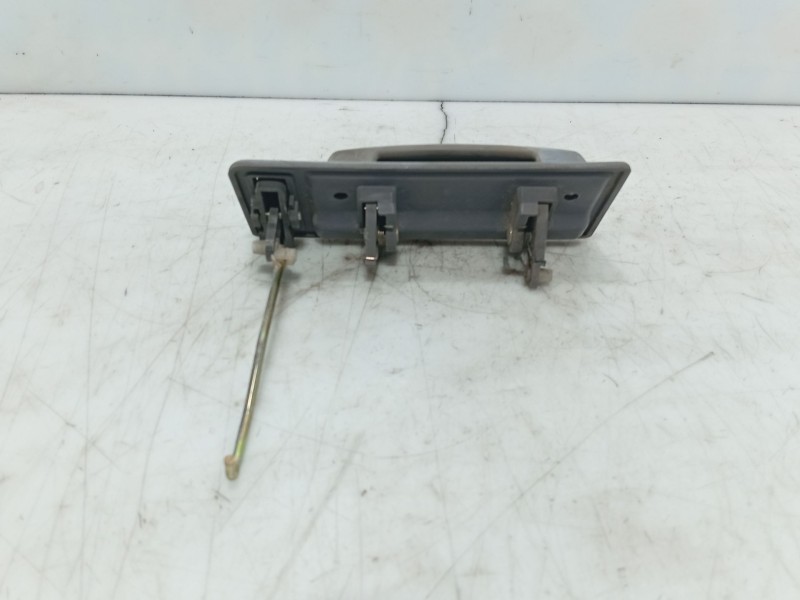 Recambio de maneta interior trasera derecha para nissan serena (c23) 2.0 referencia OEM IAM   