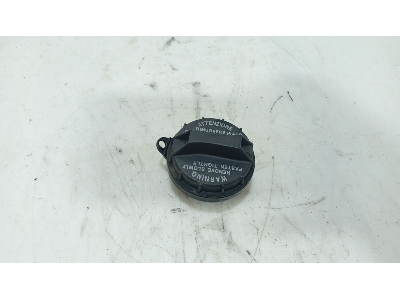Recambio de tapon combustible para hyundai i30 (fd) 1.4 referencia OEM IAM 31010J9000  