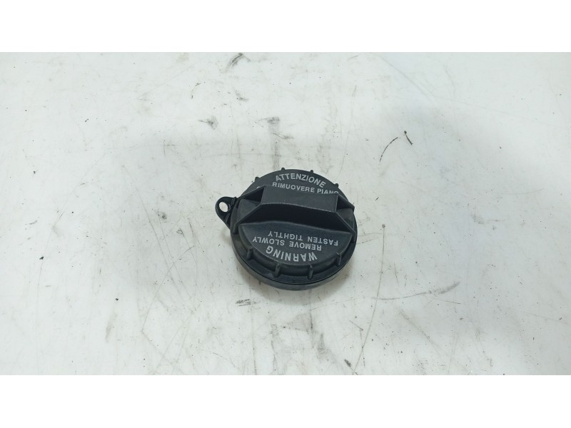 Recambio de tapon combustible para hyundai i30 (fd) 1.4 referencia OEM IAM 31010J9000  