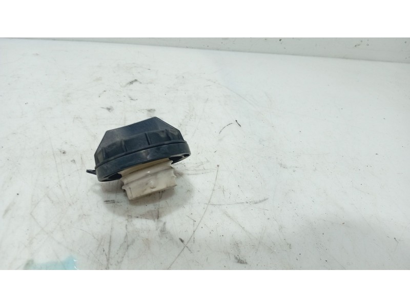 Recambio de tapon combustible para hyundai i30 (fd) 1.4 referencia OEM IAM 31010J9000  