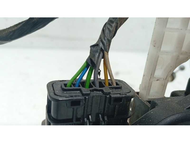 Recambio de cerradura puerta delantera derecha para hyundai i30 (fd) 1.4 referencia OEM IAM 813202L030  