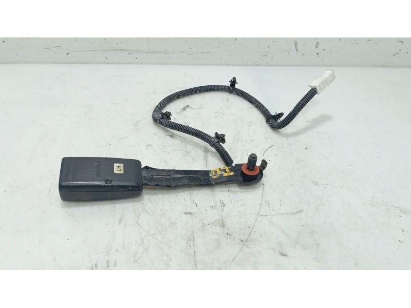 Recambio de anclaje cinturon delantero izquierdo para hyundai i30 (fd) 1.4 referencia OEM IAM   