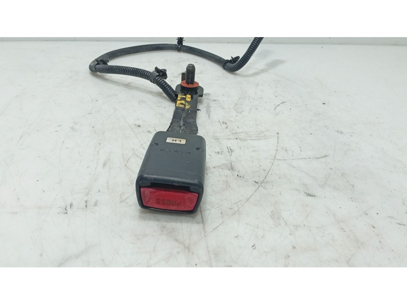 Recambio de anclaje cinturon delantero izquierdo para hyundai i30 (fd) 1.4 referencia OEM IAM   