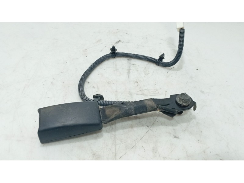Recambio de anclaje cinturon delantero izquierdo para hyundai i30 (fd) 1.4 referencia OEM IAM   