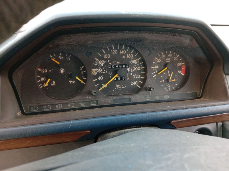 mercedes-benz 124 sedán (w124) del año 1991