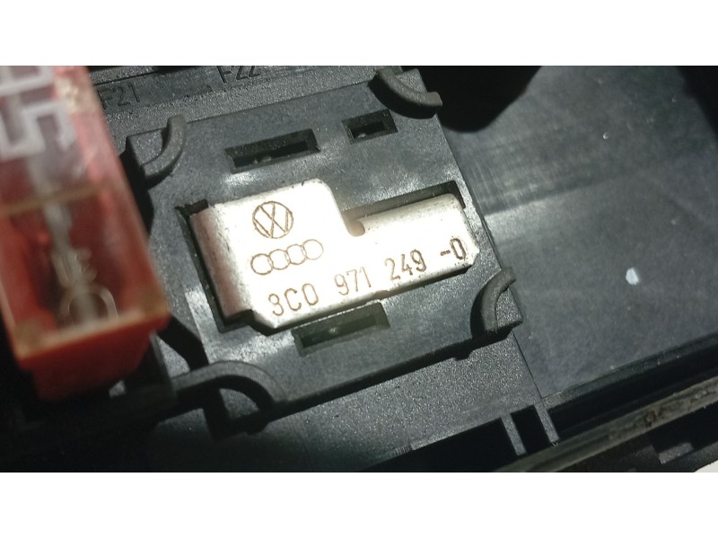 Recambio de caja reles / fusibles para seat leon (1p1) 1.9 tdi referencia OEM IAM   