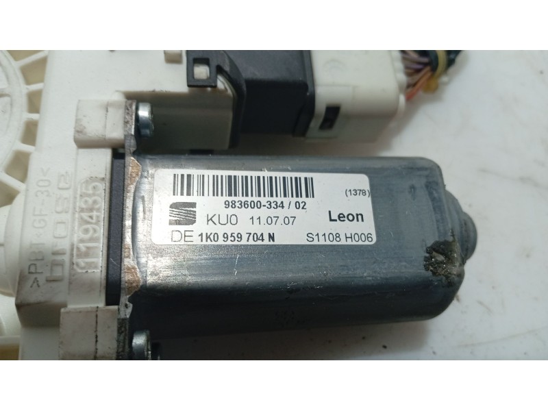 Recambio de motor elevalunas trasero derecho para seat leon (1p1) 1.9 tdi referencia OEM IAM   