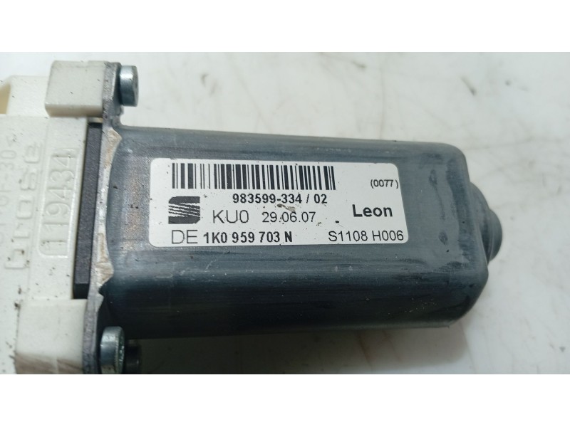 Recambio de motor elevalunas trasero izquierdo para seat leon (1p1) 1.9 tdi referencia OEM IAM   