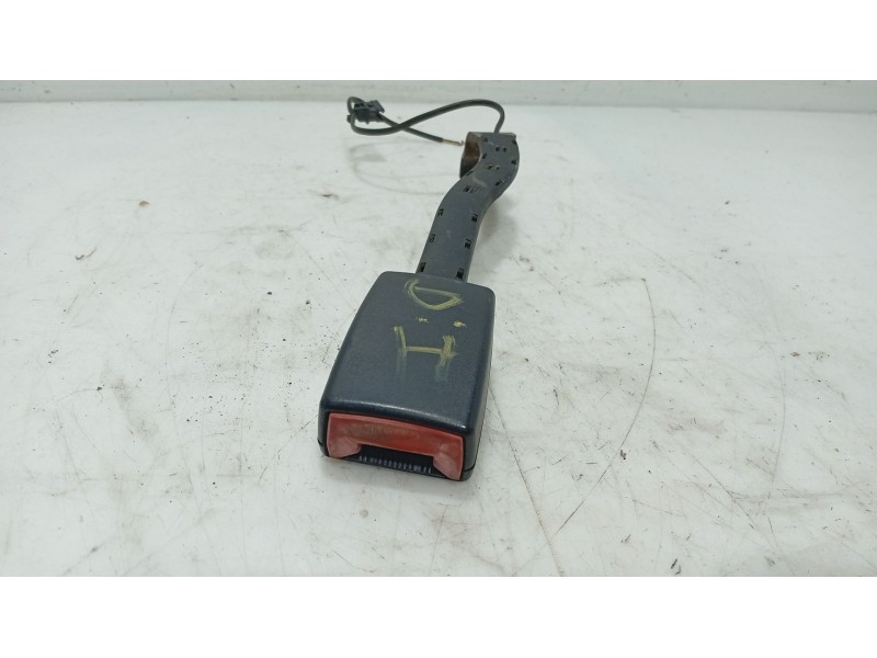 Recambio de anclaje cinturon delantero izquierdo para seat leon (1p1) 1.9 tdi referencia OEM IAM   