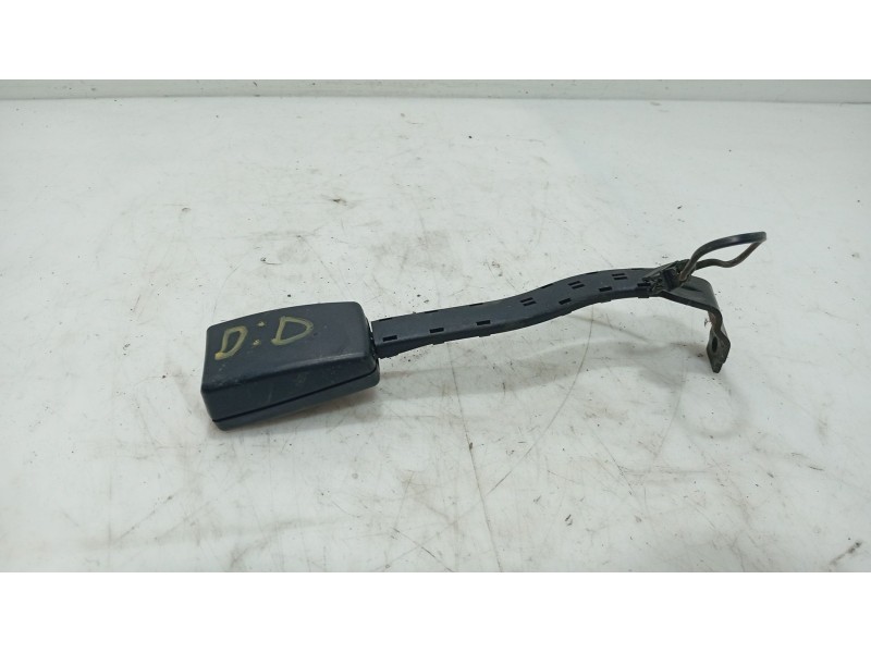 Recambio de anclaje cinturon delantero derecho para seat leon (1p1) 1.9 tdi referencia OEM IAM   