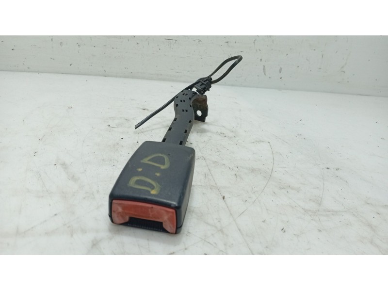 Recambio de anclaje cinturon delantero derecho para seat leon (1p1) 1.9 tdi referencia OEM IAM   