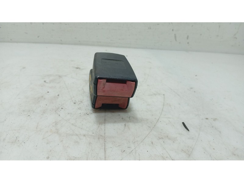 Recambio de anclaje cinturon trasero izquierdo para seat leon (1p1) 1.9 tdi referencia OEM IAM   