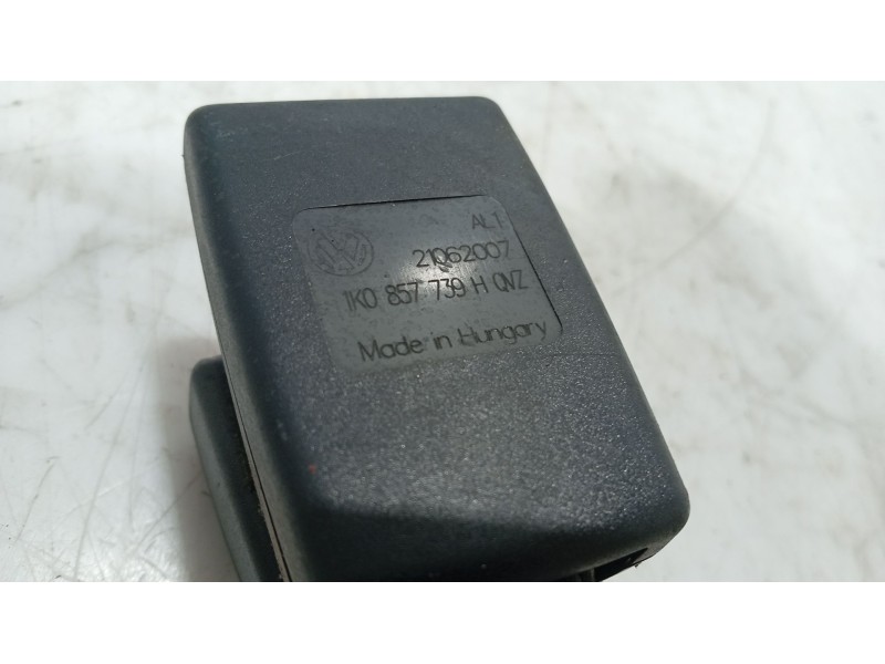 Recambio de anclaje cinturon trasero izquierdo para seat leon (1p1) 1.9 tdi referencia OEM IAM   