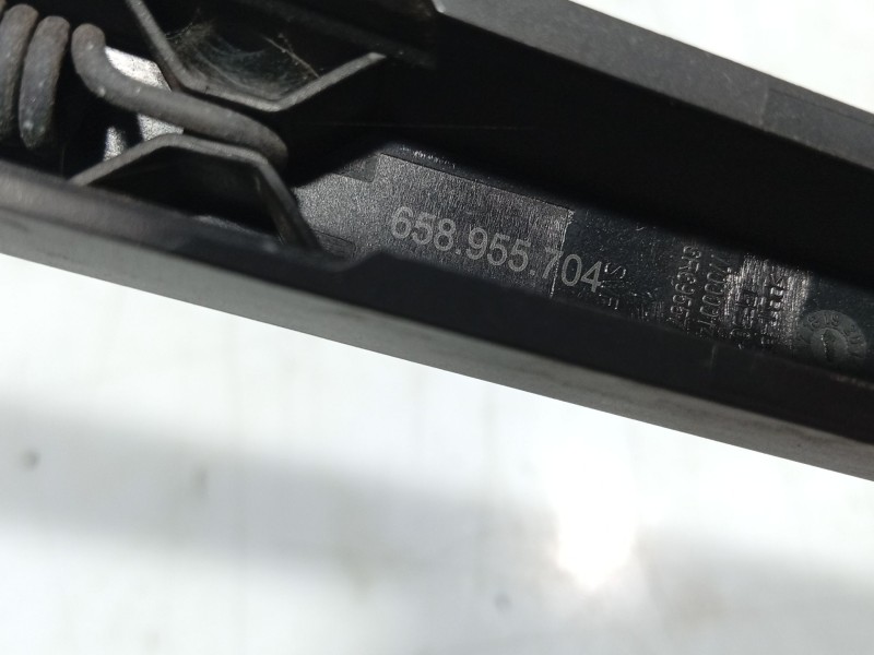 Recambio de brazo limpia trasero para skoda kamiq (nw4) 1.0 tsi referencia OEM IAM 6R6955707B  