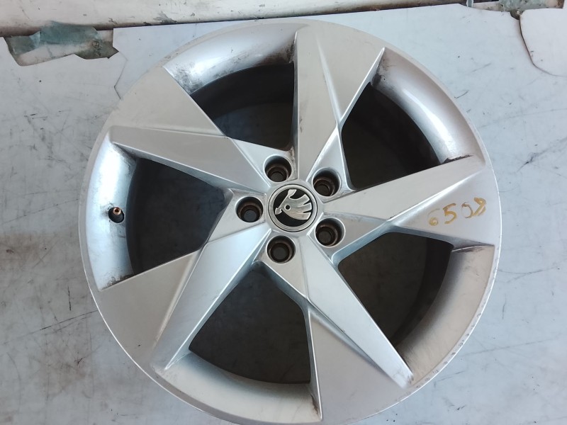 Recambio de llanta delantera derecha para skoda kamiq (nw4) 1.0 tsi referencia OEM IAM 657601025C  