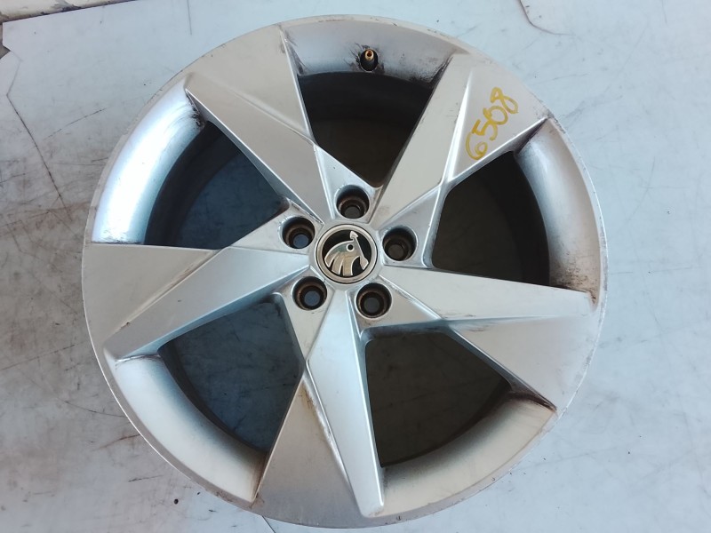Recambio de llanta trasera derecha para skoda kamiq (nw4) 1.0 tsi referencia OEM IAM 657601025C  