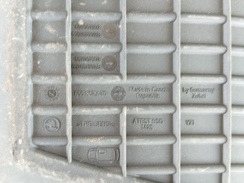 Recambio de alfombrilla para skoda kamiq (nw4) 1.0 tsi referencia OEM IAM   