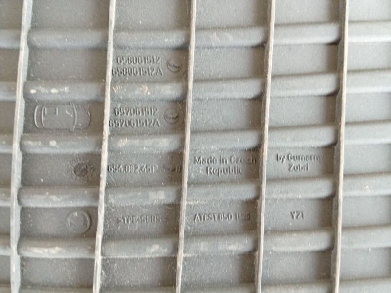Recambio de alfombrilla para skoda kamiq (nw4) 1.0 tsi referencia OEM IAM   