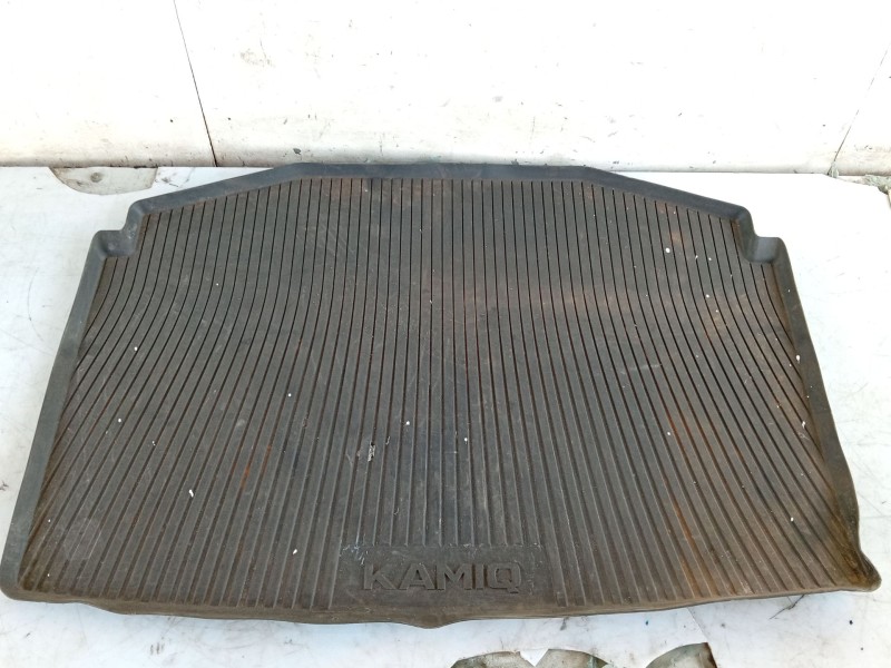 Recambio de alfombra central maletero para skoda kamiq (nw4) 1.0 tsi referencia OEM IAM 658061160 658863723 