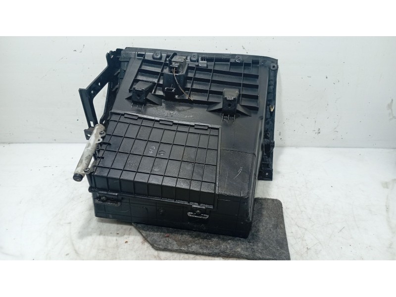 Recambio de guantera para hyundai i20 i (pb, pbt) 1.2 referencia OEM IAM 845101J0009P  