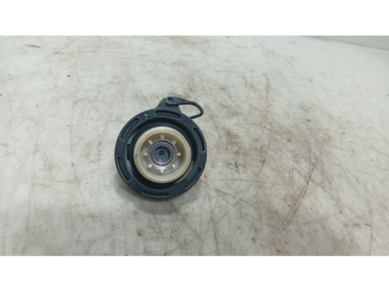 Recambio de tapon combustible para hyundai i20 i (pb, pbt) 1.2 referencia OEM IAM 31010J9000  