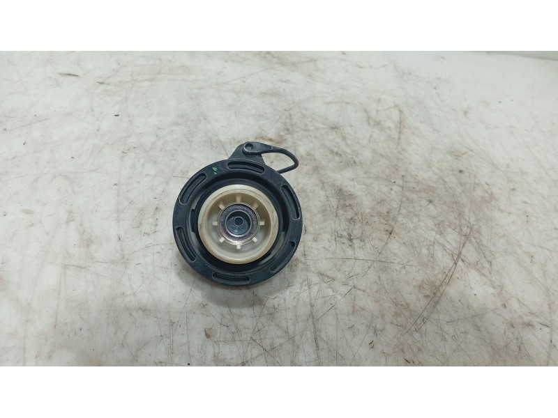 Recambio de tapon combustible para hyundai i20 i (pb, pbt) 1.2 referencia OEM IAM 31010J9000  