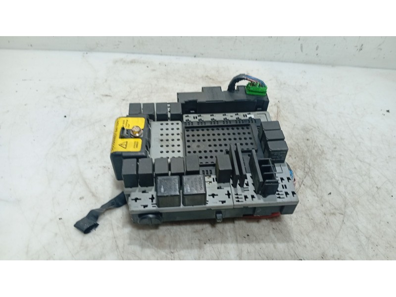 Recambio de caja reles / fusibles para volvo s80 i (184) d5 referencia OEM IAM 8645729  