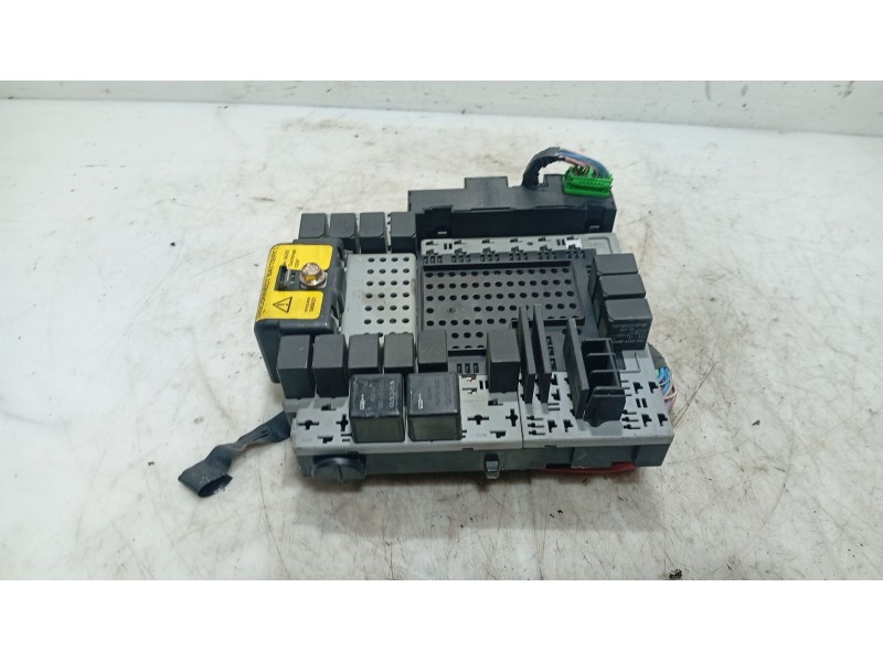 Recambio de caja reles / fusibles para volvo s80 i (184) d5 referencia OEM IAM 8645729  