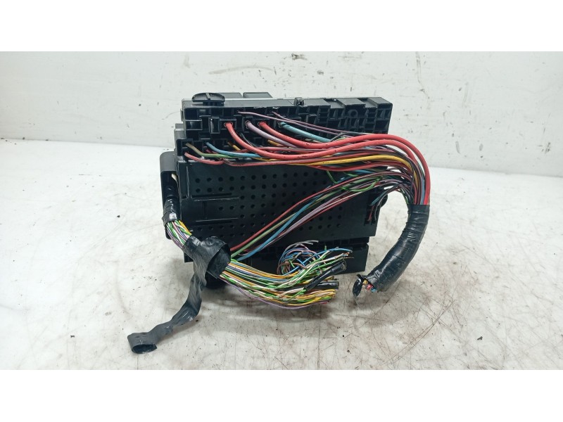 Recambio de caja reles / fusibles para volvo s80 i (184) d5 referencia OEM IAM 8645729  