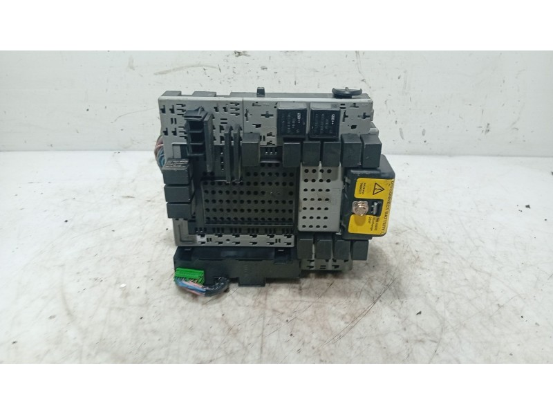 Recambio de caja reles / fusibles para volvo s80 i (184) d5 referencia OEM IAM 8645729  